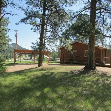 Tin Mill Cottage on a quiet wooded lot, walking distance to downtown!