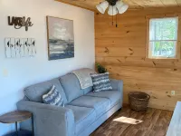 Quaint lakefront cabin Hotels in Lenroot
