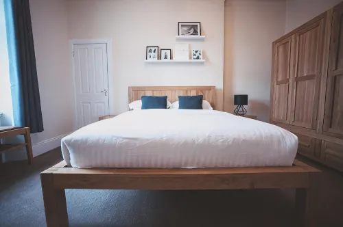 Stylish and Spacious Two Bed in Aberdeen's West End - Condos