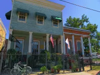 Hostel Auberge Nola Hotel di 