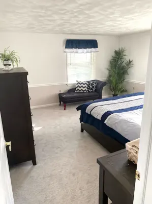 Spacious 5-bedroom house with hot tub and pool