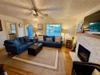 Peaceful, Updated Cottage. Walk to Town & Beach. - 3-Star