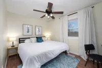 NEW! ARK Family Retreat w/ Game Room 3min to Ark! - 3 estrellas