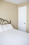 Modern Townhouse Walking Distance to Downtown