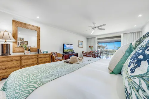 Kāʻanapali Ocean View Condo with Beachfront Cabana for Guests