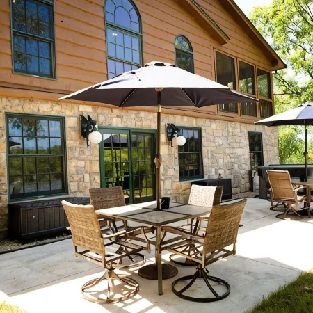 5Br Lakefront Home on Lake Louisa: Sauna, Screen Porch, Patio, Fireplace Отели в г. Райт