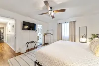 Northwood Estate, 15min from UF, sleeps 9, recently renovated! - Bungalows