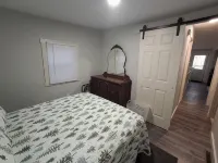 The Ash House @ Glen Lake1 mile from Six Flags theme park & The Factory Outlets - 3-Star
