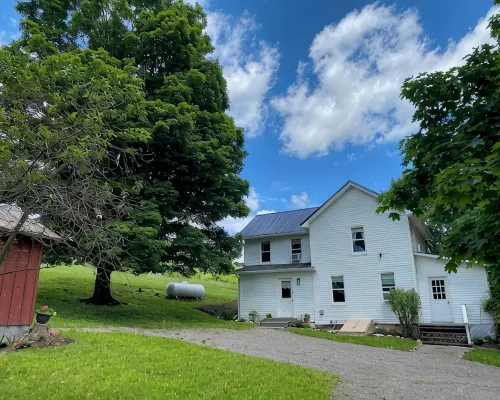 Newly Renovated 5 Bedroom Pet Friendly House in Keuka NY. First Floor Ensuite Hotels in Jerusalem