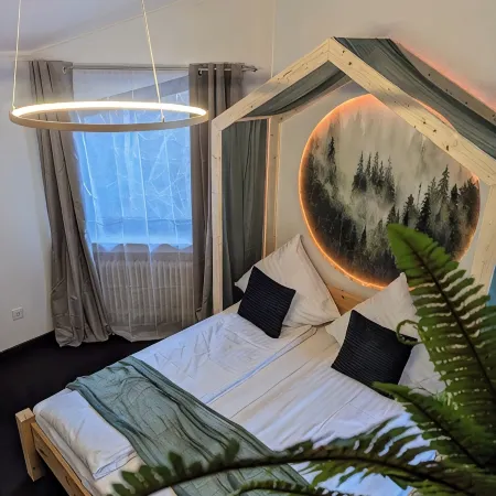 Tree house suite - family-friendly with play corner and unique bunk bed