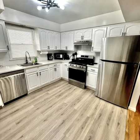5 Mins to Newark Ewr Int Airport. NYC. Manhattan. Times Square. Parking. Laundry