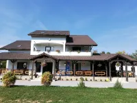 Popasul Montan - Piscina, Tenis & Vedere Munte Hotel di 