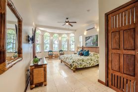 SOPHISTICATED LUXURY -- Beach Front Villa