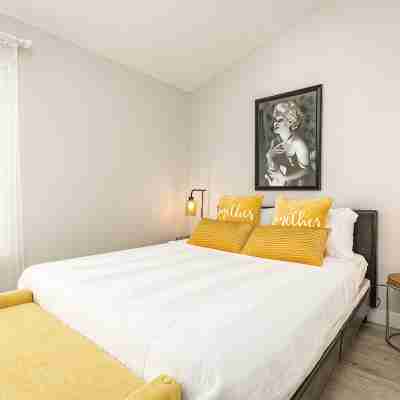 Palm Springs Chic Retro Retreat w Pool/Spa/Games Rooms