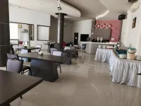 OS Hotel Tanjung Uncang - parking