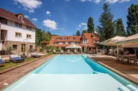 Nomad Hotel & Glamping - Pools
