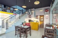 Monoloog Hotel Surabaya - parking
