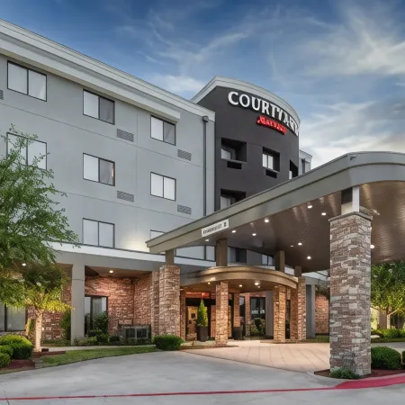 Courtyard Fort Worth West at Cityview Отели рядом с достопримечательностью «Хален Молл»