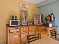 Super 8 by Wyndham Lexington Park/California Area - Wi-Fi