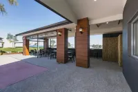 Gallery Hotel - Motels