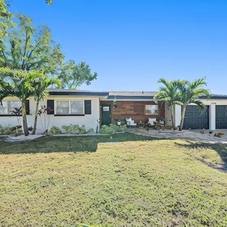 Renovated Modern Spacious Ranch with Pool near Siesta Key Beach and Downtown SRQ