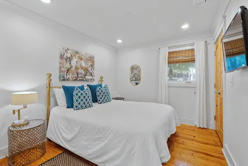 Downtown Fairhope Cottage-walking distance to everything!!!