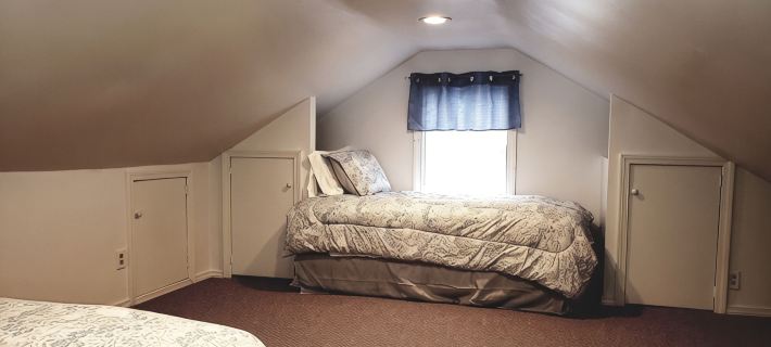 Cozy cottage in  Warwick's West Bay Hotels in Warwick
