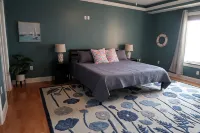 Lake Life-The Beach is Your Back Yard! 3Br/3ba Private Beach/Pool/Balcony - Beach
