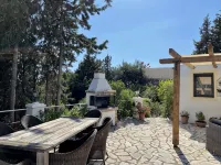 Spacious villa in extensive private grounds overlooking Ahai bay near Erimitis - Boutique