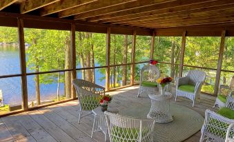 Beautiful Cottage on Spread Eagle Chain of Lakes
