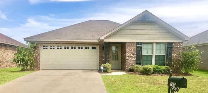 Peaceful 3BR/2BA Hidden Lake Home Near ACOM w/WiFi Hoteles en Dothan