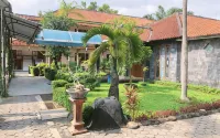 Hotel Galuh Prambanan - parking