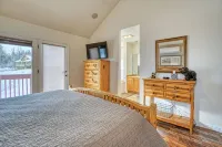 SKI IN/OUT, HOT TUB. 4 Bed 4.5 bath, 3 Kings, sleeps 20! 45 min to Glacier. - balcón