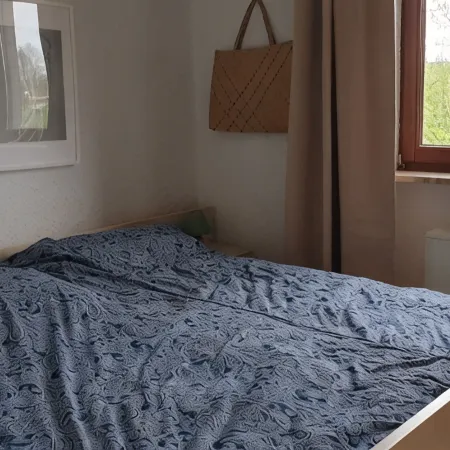 Lovingly renovated apartment with large balcony right on the dyke
