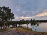 Maples Lakefront Blessing w/ private boat dock/lake access kayaks & paddle boat - Chalets
