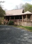Log Cabin in Farm Country Setting - 2-Sterne