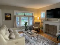 Harbor Home on Miner-An Adorable Lakeside Bungalow - 3-Star