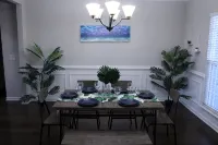 COZY Tropical Oasis with Saltwater Summer Pool Sleeps 8 - Homestays