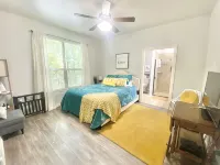 Peaceful Creekside Cottage - quiet, clean and lots of amenities! - Wifi