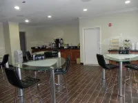 Quality Inn & Suites - breakfast
