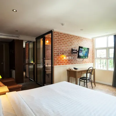 Bourbon St. Boutique Hotel Отели рядом с достопримечательностью «Станция надземного метро Ekkamai»