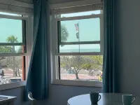 Beachside Condo! - Homestays