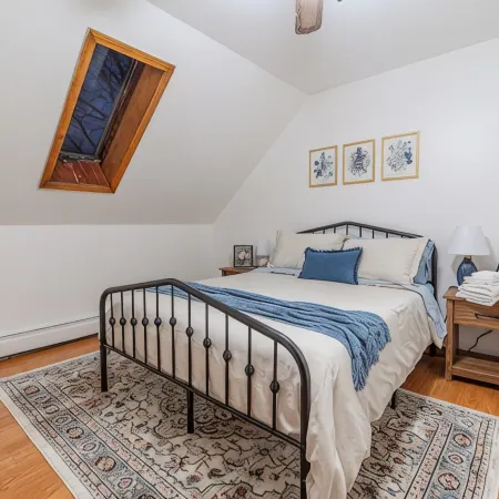 4BDR/2.5BA APT Near Tufts/7 min-Walk to Subway/Free Parking for 2 cars