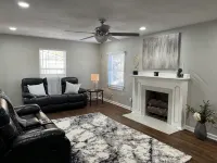 Entire beautiful home w/ great location! - Homestays