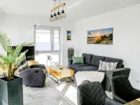 Windland apartment house on Lake Goitzsche for 8 people with lake view Hotels in Pouch