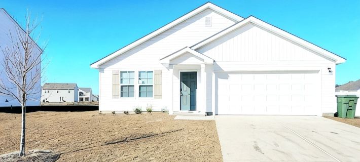 Charming and Cozy 4BR 2BA House with Parking, Minutes from I-95 and Buc-ees Hotels in Florence