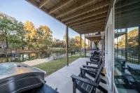 Sleeps 12! Game room! Kayaks! Lakefront! - 4-Star