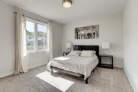 Cozy, spacious family home w/ Arcade! 5 mins from Beach!