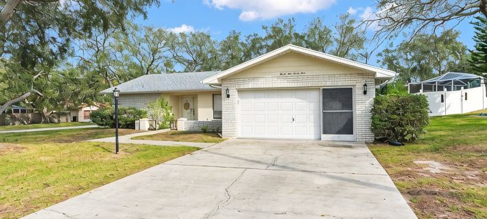 Leafy Lodge, Near Springs, Beach, Hot Tub, Fenced Hotels in Spring Hill