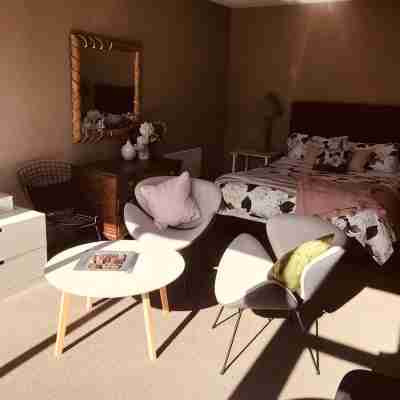 Modern, quiet comfort for two Rooms